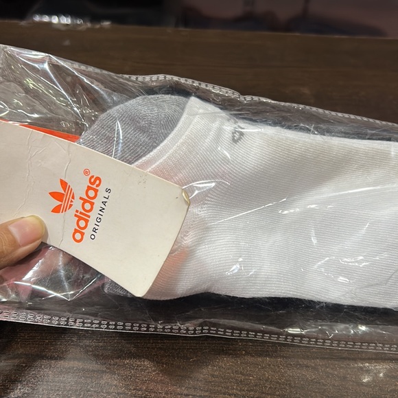 ADDIDAS Original - Picture 3 of 4